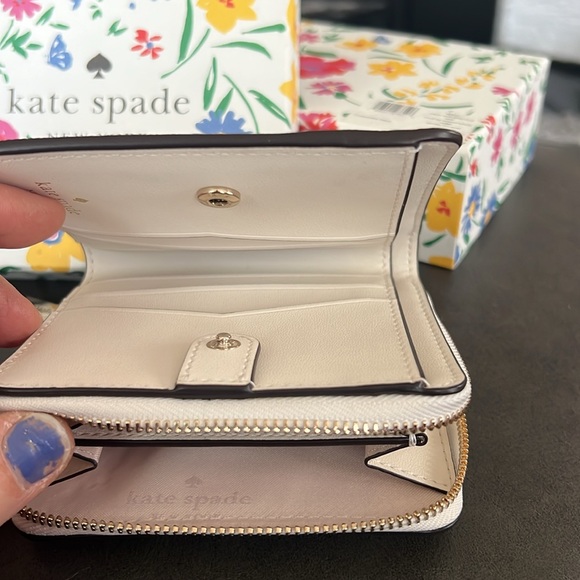 Kate Spade zip around wallet, crème multi brand new with tags and original box - Picture 6 of 10